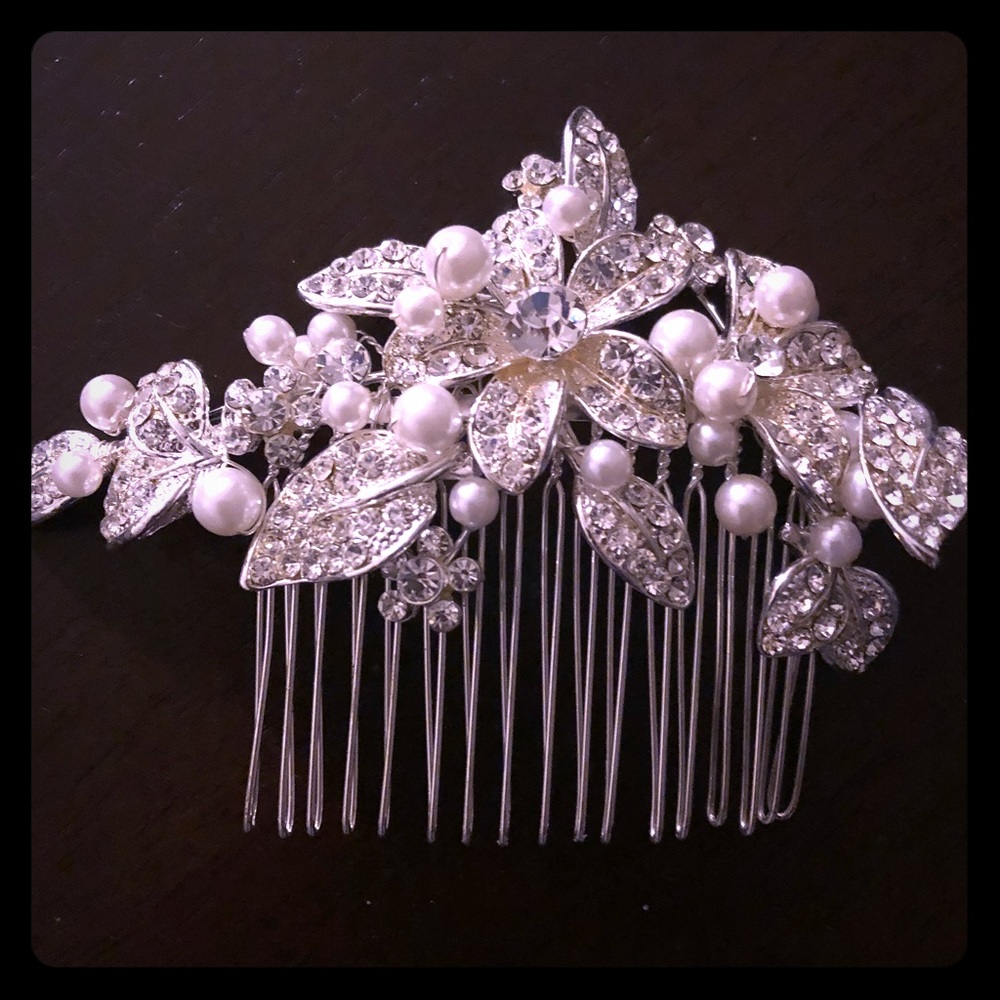 Bel Aire Bridal hair accessory, silver